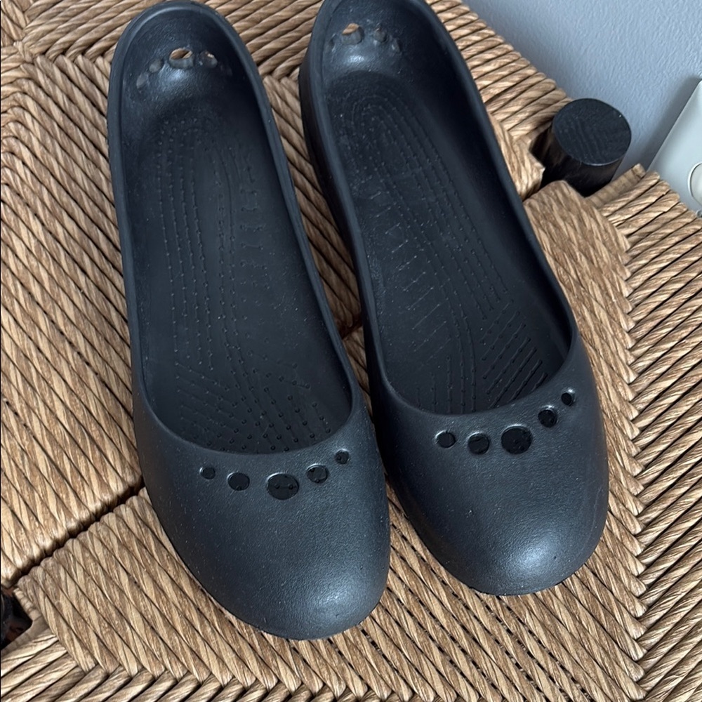 Black Women's Flats